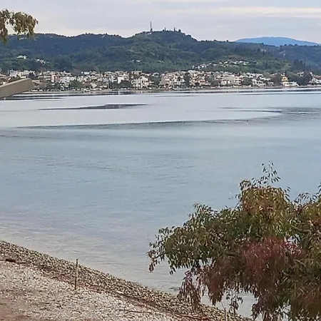 Holiday home σπίτι δίπλα στην θάλασσα *