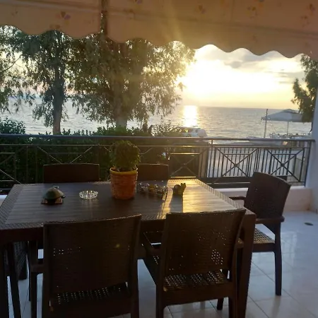 σπίτι δίπλα στην θάλασσα Patras